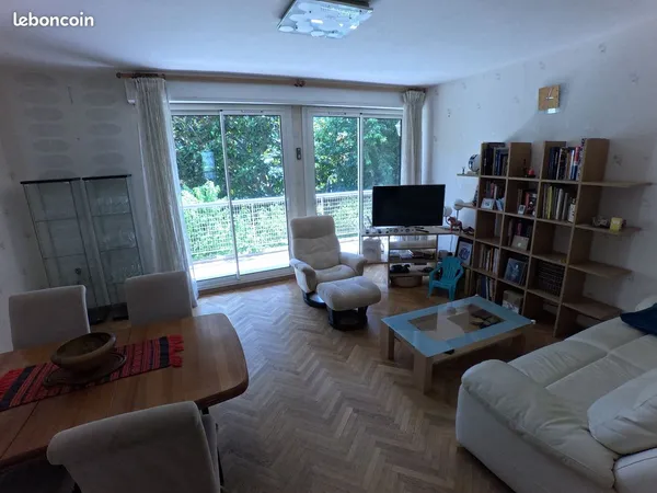 Appartement T3 - 80,85 m² Carrez - Marseille 8e, quartier Saint-Giniez, résidence de standing - 425 