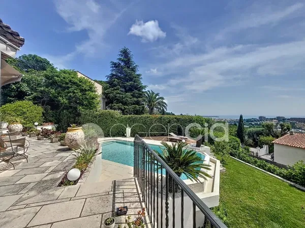 Mougins, superbe maison vue mer
