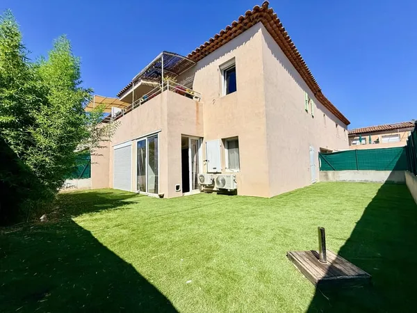 SUPERBE T3 EN REZ DE JARDIN A TOUTE PROXIMITE DE LA PLAGE