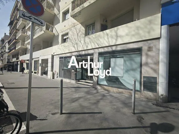 Local commercial 195 m²