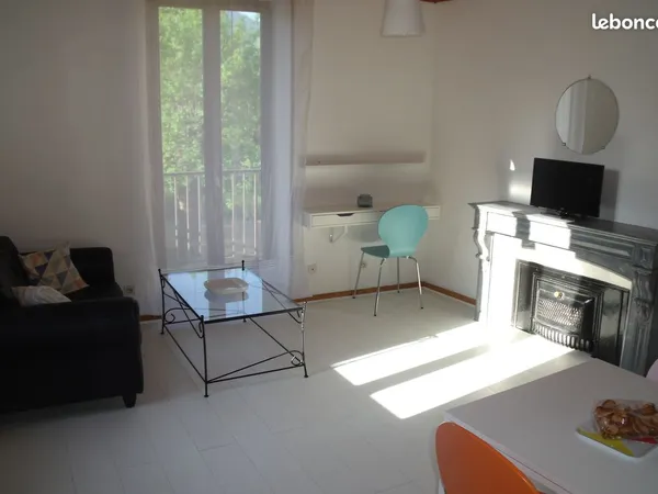 Studio proche de l'hôpital