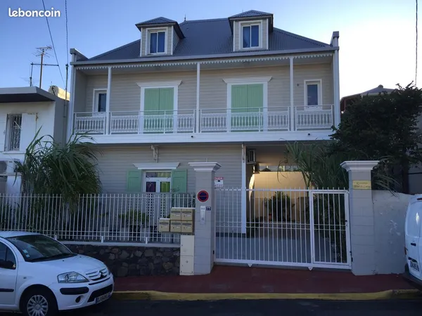 Loue t2 centre de st pierre