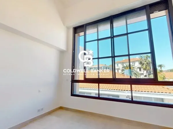 Duplex de cinq pièces, neuf au dernier étage, volumes et lumière