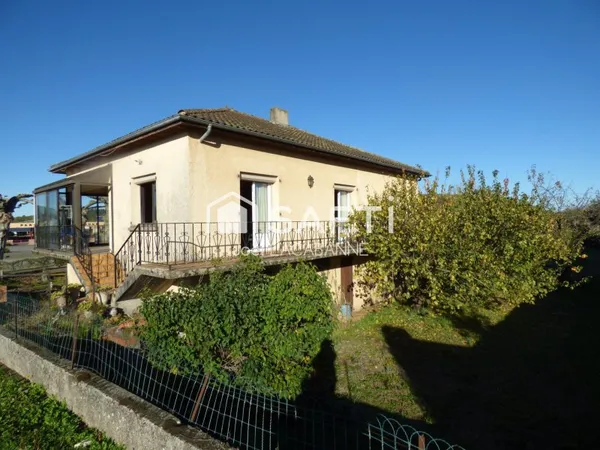 Maison de village de 100 m², sous sol, cuisine aménagée, 3 chambres, véranda