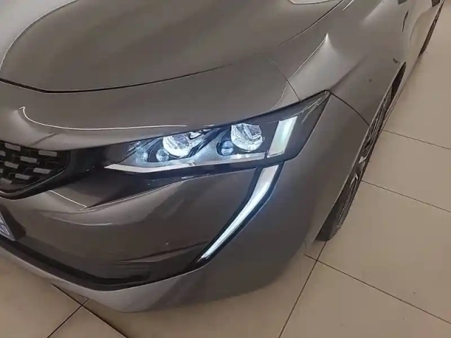 Peugeot 508 hybrid 225 e-eat8 — photo 39