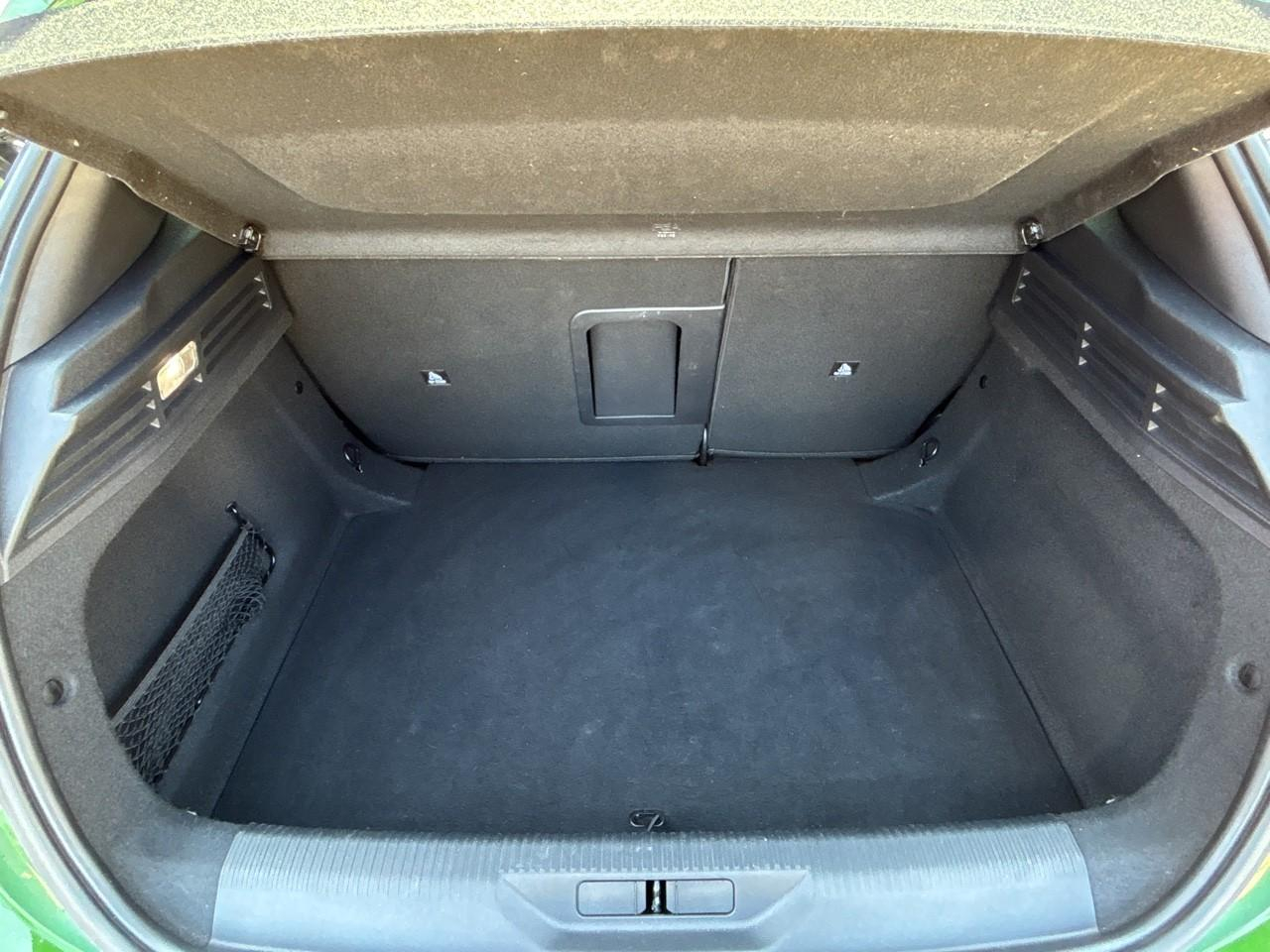 Peugeot 308 1.2 essence 130ch s&s gt eat8 — photo 6