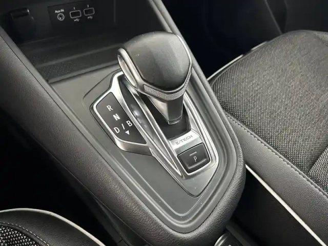 Renault Captur e-tech plug-in 160 - 21 — photo 22