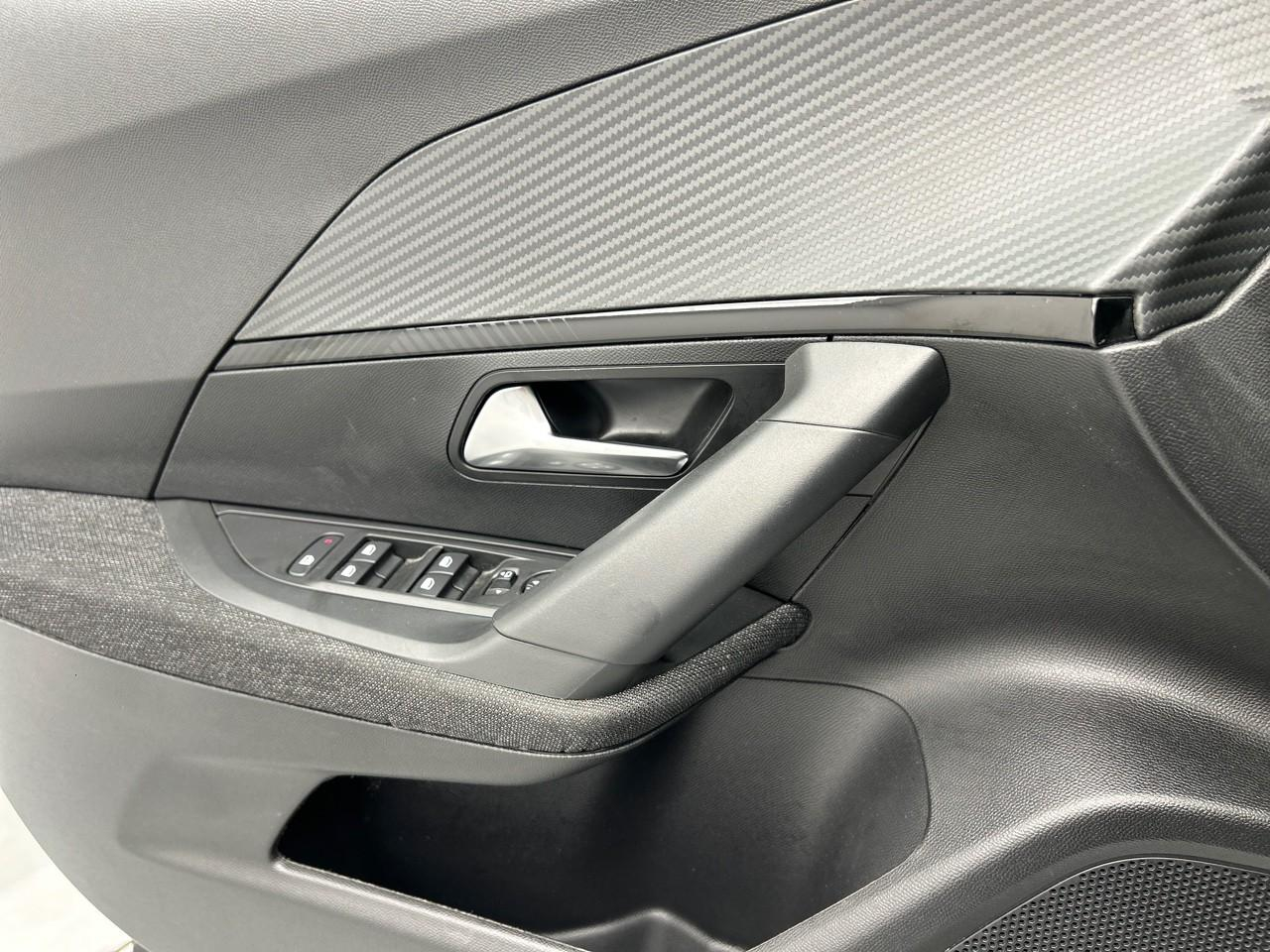 Peugeot 2008 hybrid 136 e-dcs6 style — photo 31