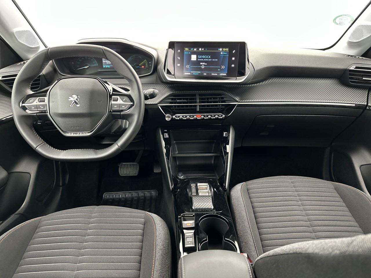 Peugeot 208 electrique 50 kwh 136ch like — photo 11