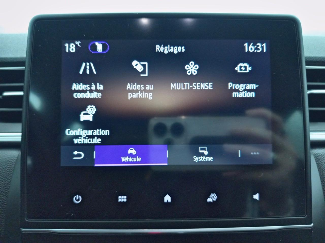 Renault Captur e-tech plug-in 160 intens — photo 32