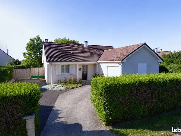 Pavillon arc sur tille au calme