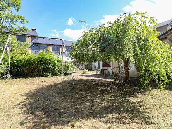 À vendre - Ensemble immobilier avec terrain de 751 m² au coeur de Lacaune