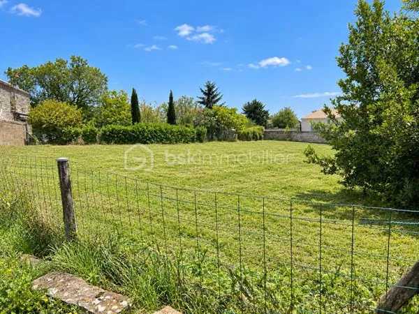 Terrain 747 m²