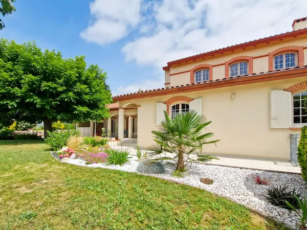 Maison 5 pièces 331 m²