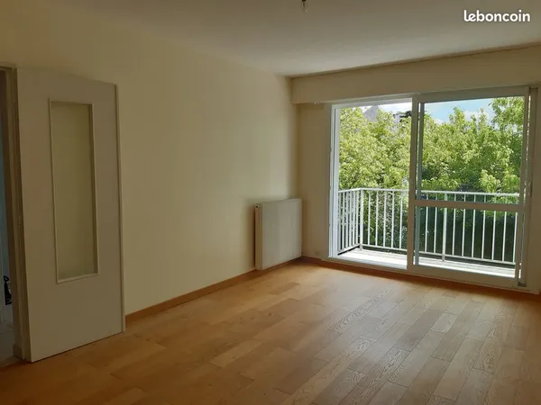 A louer T2 45 m² quartier Longchamp. Libre, lumineux, balcon sud-est sur jardin sans vis-à-vis
