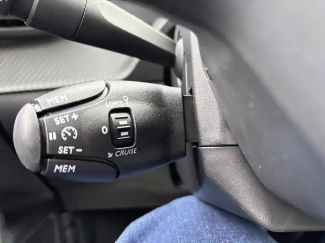 Peugeot 2008 hybrid 145 e-dcs6 — photo 40