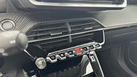 Peugeot 2008 e-2008 136ch Allure — photo 15