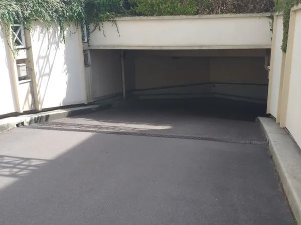 Vends parking dans residence securisee