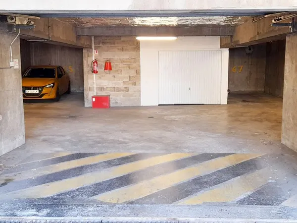 Garage fermé en sous-sol