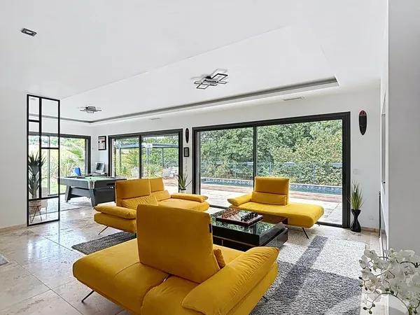 Maison 7 pièces 230 m²