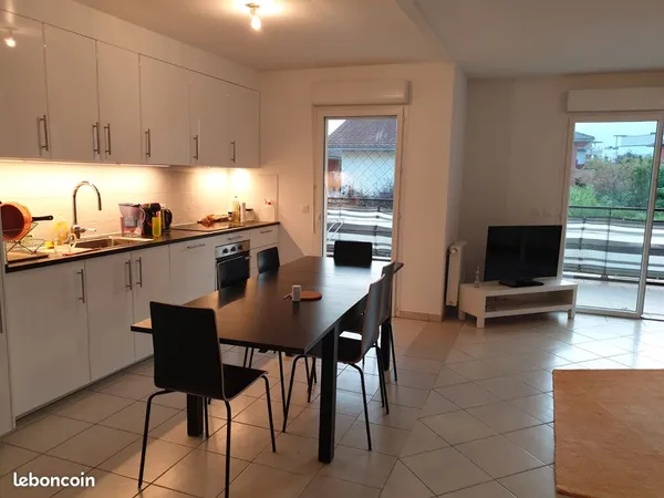 Trois Chambres meublée à louer dans un charmant appartement de 4 pièces à Prévessin-Moëns, avec pisc