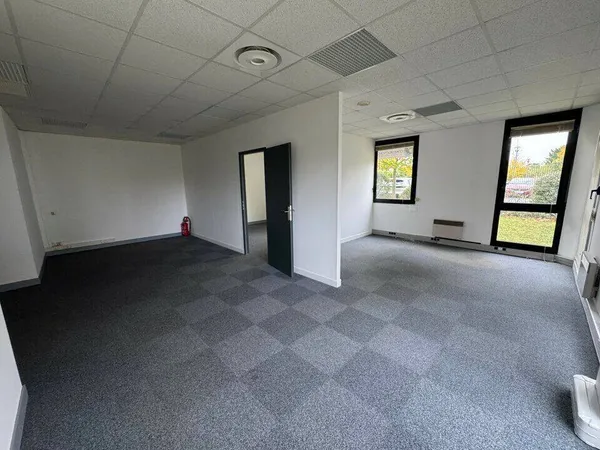 Bureau 64 m²