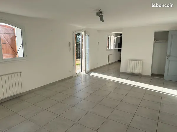 A saisir Location T2 67 m2 Saint-Martin la Plaine
