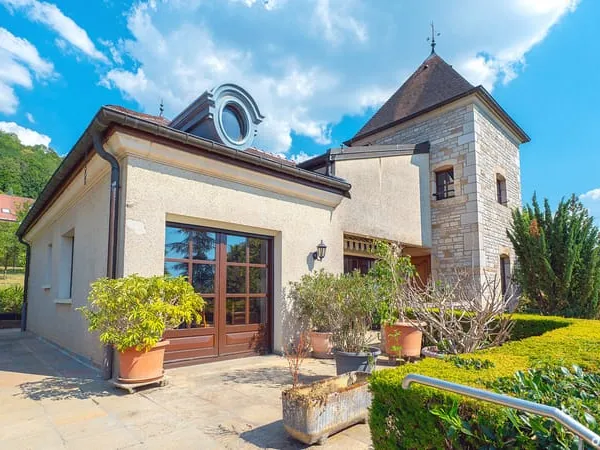 CHATILLON LE DUC - VILLA DE CARACTERE DE 219M² AVEC VUE DOMINANTE