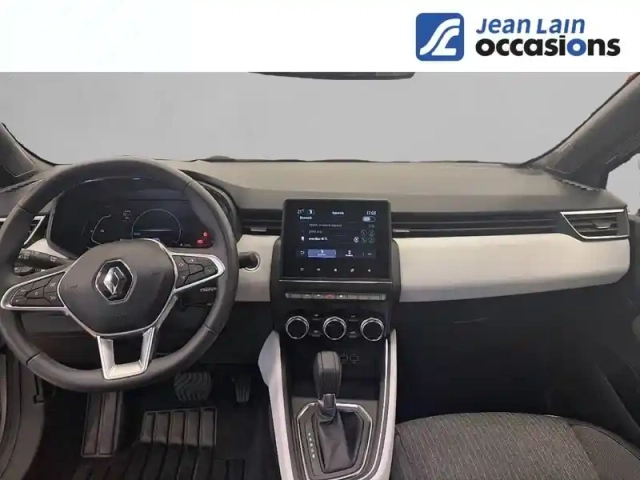 Renault Clio e-tech 140 - 21n — photo 38