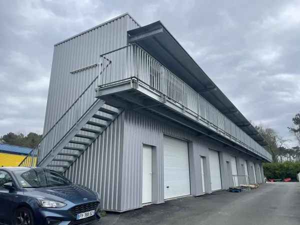 Local d'activité 152 m²