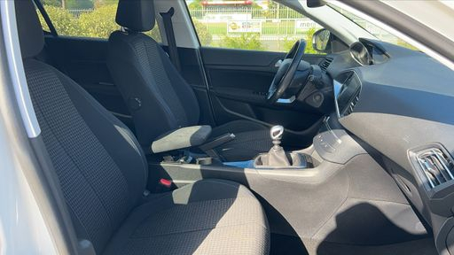 Peugeot 308 1.2 PureTech 110 - Style – 2019 – 112535 km – Essence – Boîte Manuelle — photo 17