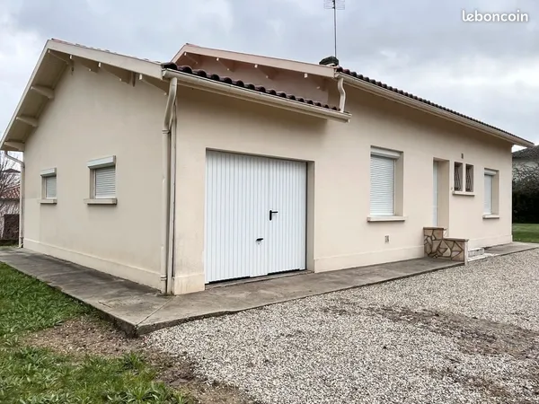 Jolie maison de plain-pied rénovée avec jardin clos et garage