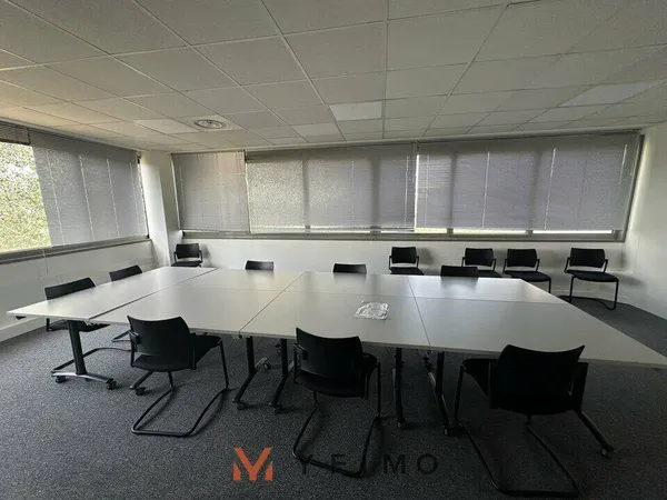 Bureau 225 m²