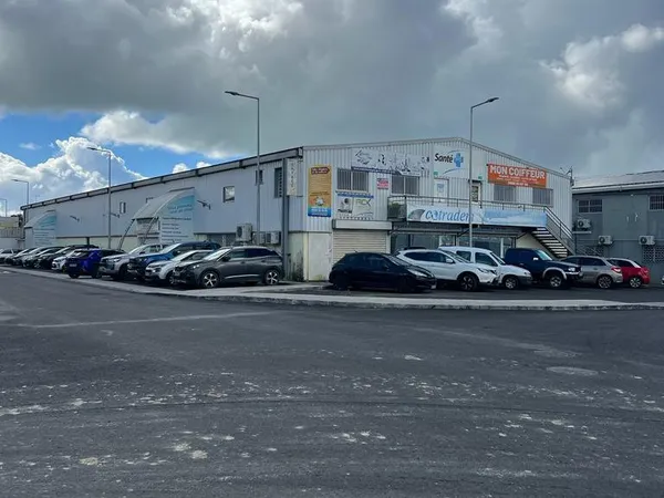 Local commercial de 90 m2 à louer à Petit-Pérou Les Abymes