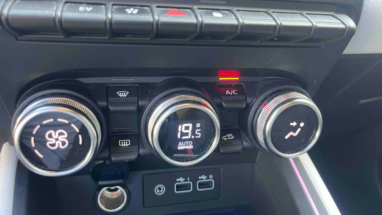 Renault Clio E-Tech full hybrid 145 — photo 21