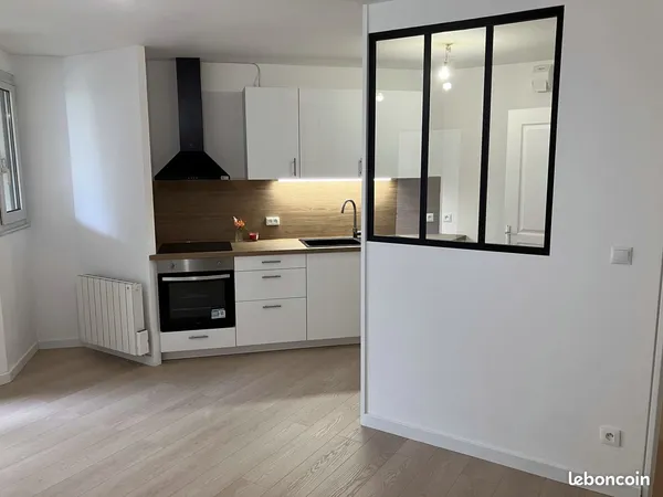 T2 54 m² proche gare et UTC, terrasse, parking sous-sol