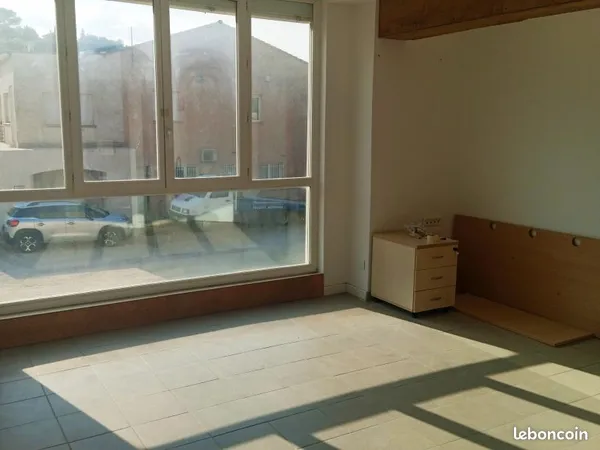 À louer - Local professionnel 45 m² - ZA de Berret