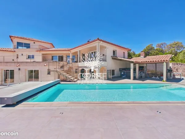 Villa 8 pièces 270 m²