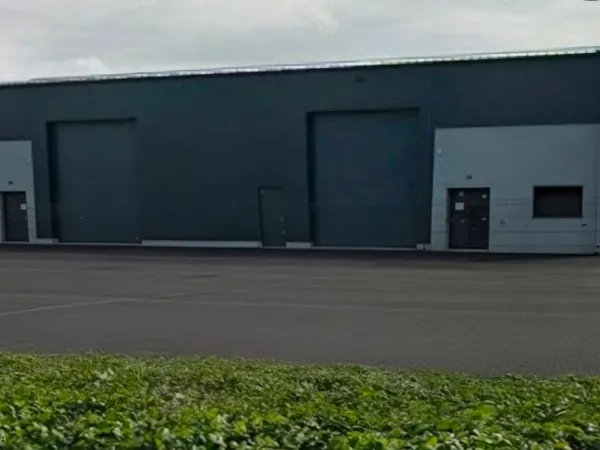Location bâtiment industriel et commercial 225m²