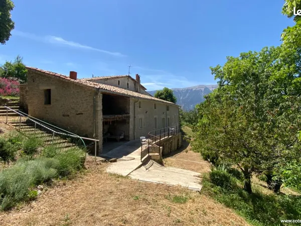 Ferme 10 pièces 200 m²