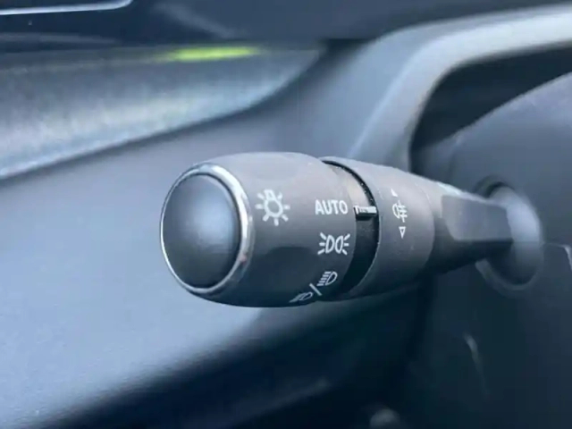 Peugeot 308 1.2 puretech 130ch s&amp;s allure eat8 — photo 10