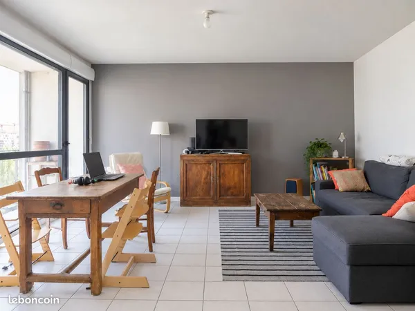 Appartement 2 chambres avec terrasse - Quartier Jean MACE