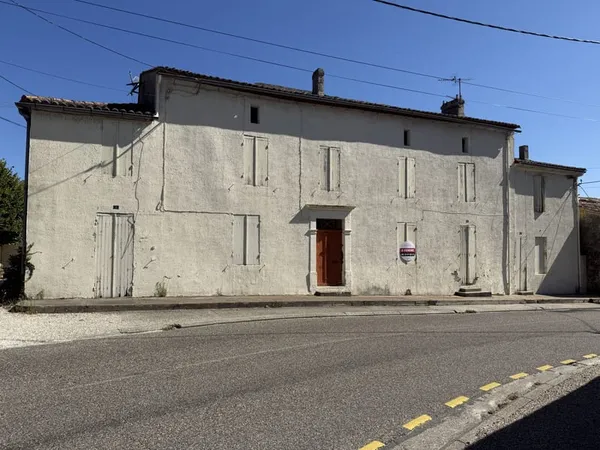 A 10 min de Branne, ensemble immobilier comprenant 3 maisons