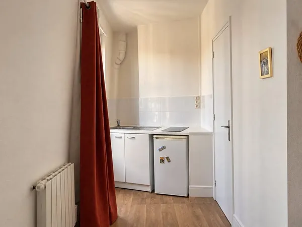 Studio lumineux sous les toits Rue Lecourbe, Paris 15e Qua