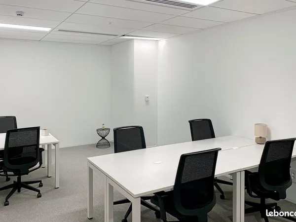 Bureau privé entièrement équipé pour 5 personnes à Lille, Spaces Shake Building Lille