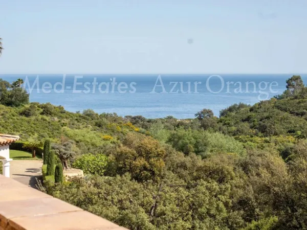 Spacieuse villa dans un domaine fermé - vue mer