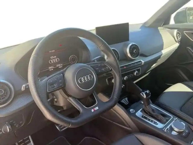 Audi Q2 35 tfsi 150 s tronic 7 s line plus — photo 9