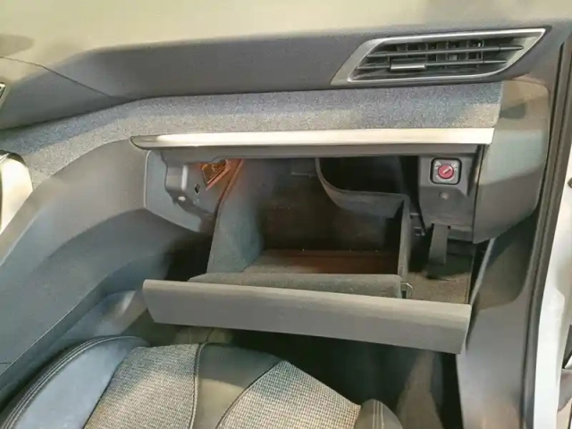 Peugeot 3008 1.2 puretech 130ch s&amp;s eat6 — photo 24