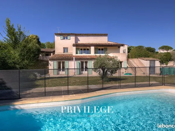 Villa 8 pièces 200 m²