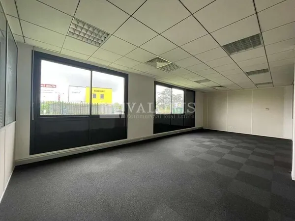 Bureaux 340m² à louer Chassieu dans l'est Lyonnais